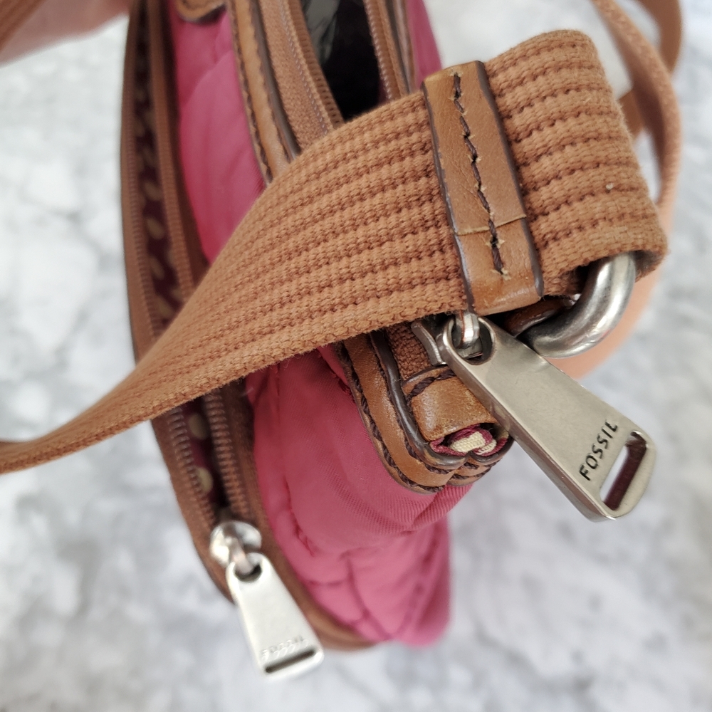 Fossil KeyPer Crossbody Quilted Purse Raspberry Adjustable Strap READ - Picture 6 of 9